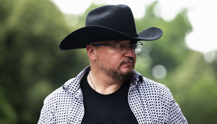 stewart-rhodes-relaunched-the-oath-keepers.-even-old-oath-keepers-don’t-care