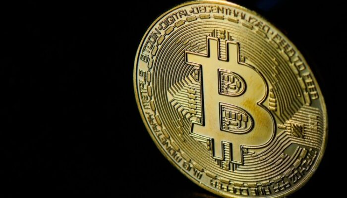 bitcoin-in-bullish-confluence:-death-cross-and-key-support-signal-upside bitcoin-in-bullish-confluence:-death-cross-and-key-support-signal-upside