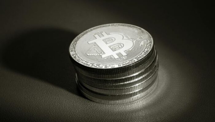 analyst-backs-bitcoin-rally-to-$174,000-if-this-support-remains-intact-–-details analyst-backs-bitcoin-rally-to-$174,000-if-this-support-remains-intact-–-details