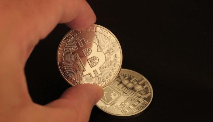 kiyosaki-stands-his-ground—no-selling,-more-bitcoin-buys-ahead kiyosaki-stands-his-ground—no-selling,-more-bitcoin-buys-ahead