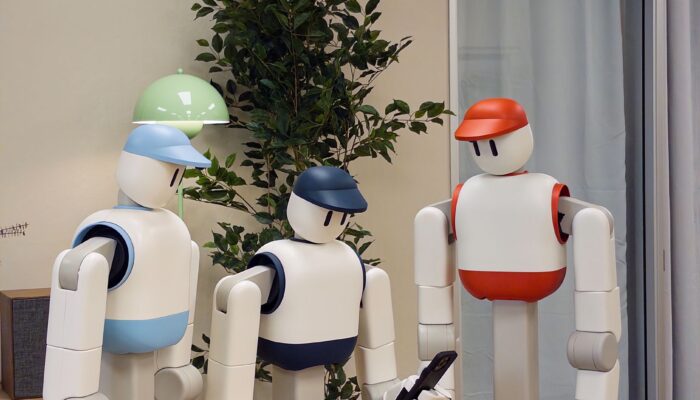 this-home-robot-clears-tables-and-loads-the-dishwasher-all-by-itself