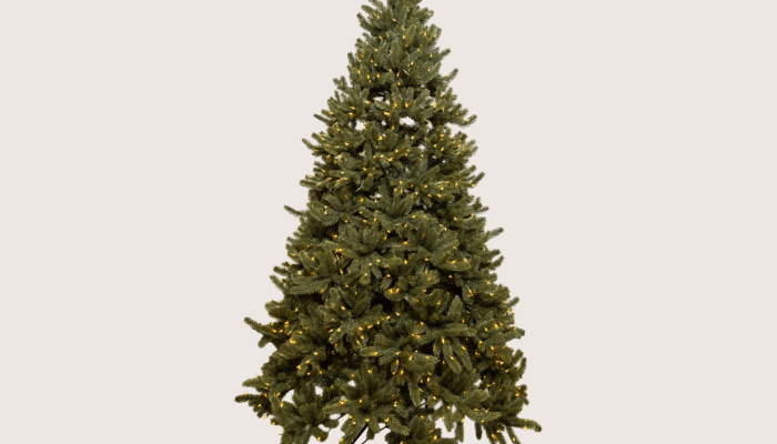 this-is-the-best-fake-christmas-tree-on-the-market.-it’s-40%-off-for-black-friday
