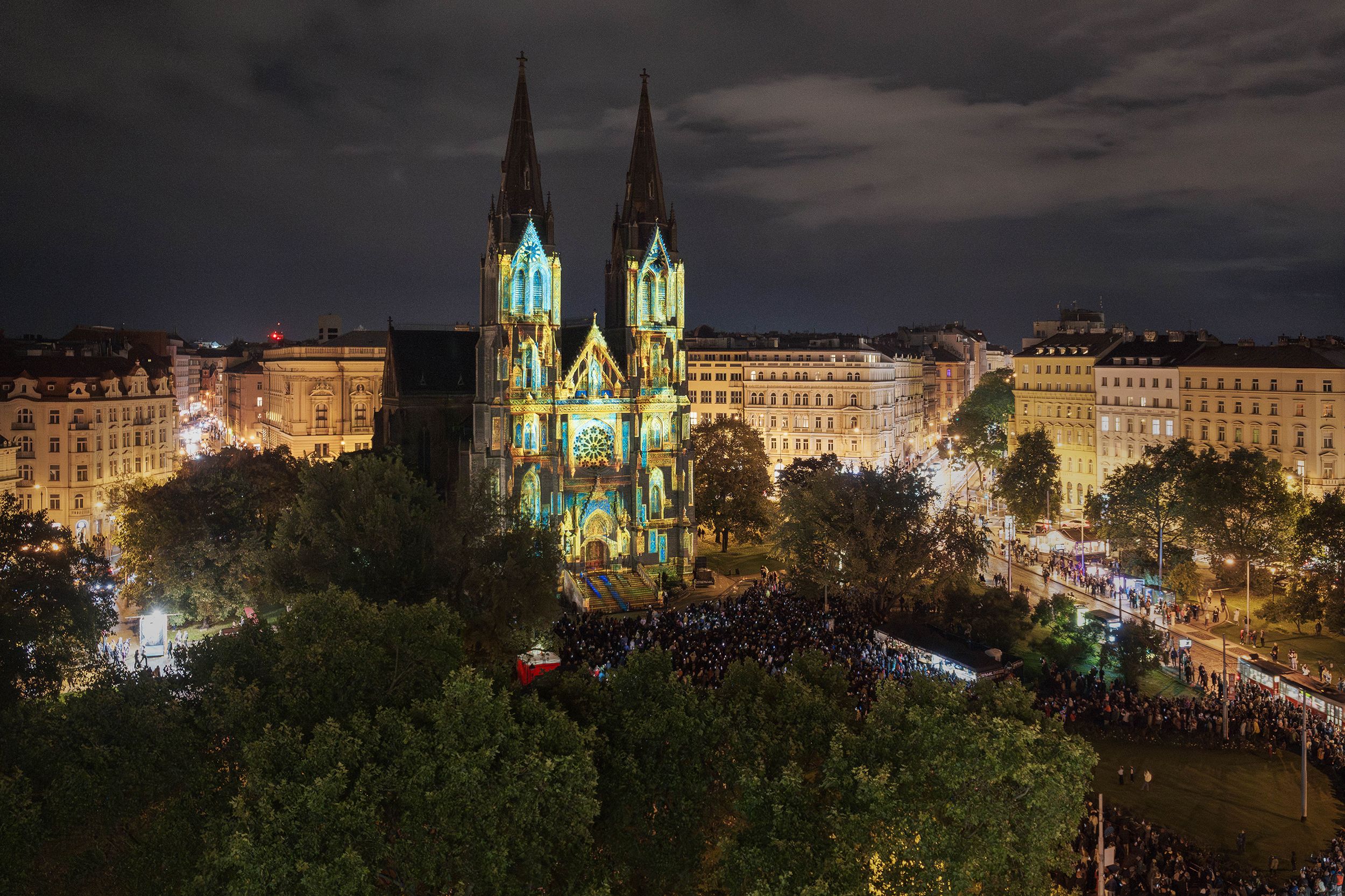 prague’s-city-center-sparkles,-buzzes,-and-burns-at-the-signal-festival