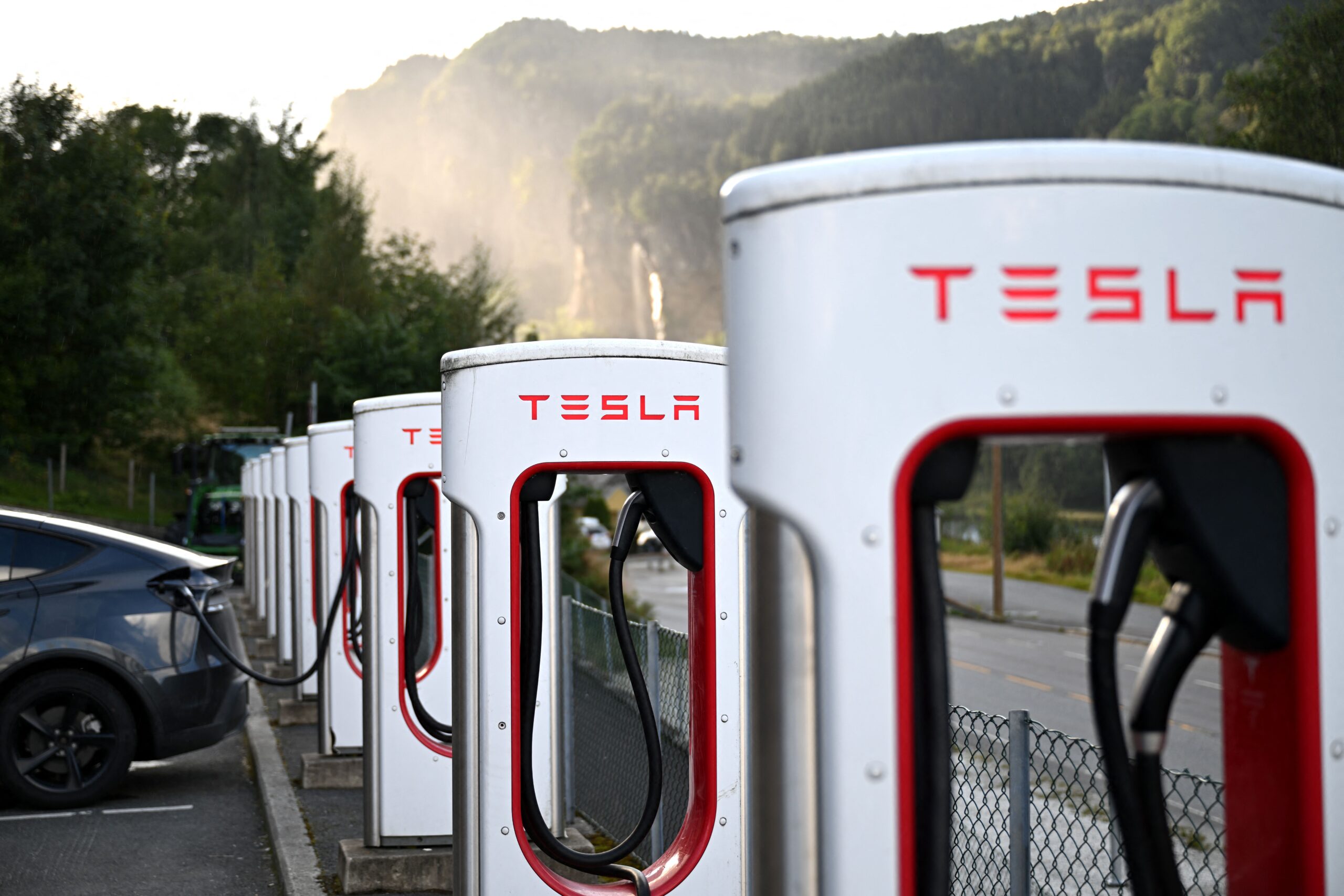 why-don’t-norwegians-hate-tesla-like-the-rest-of-europe-does?