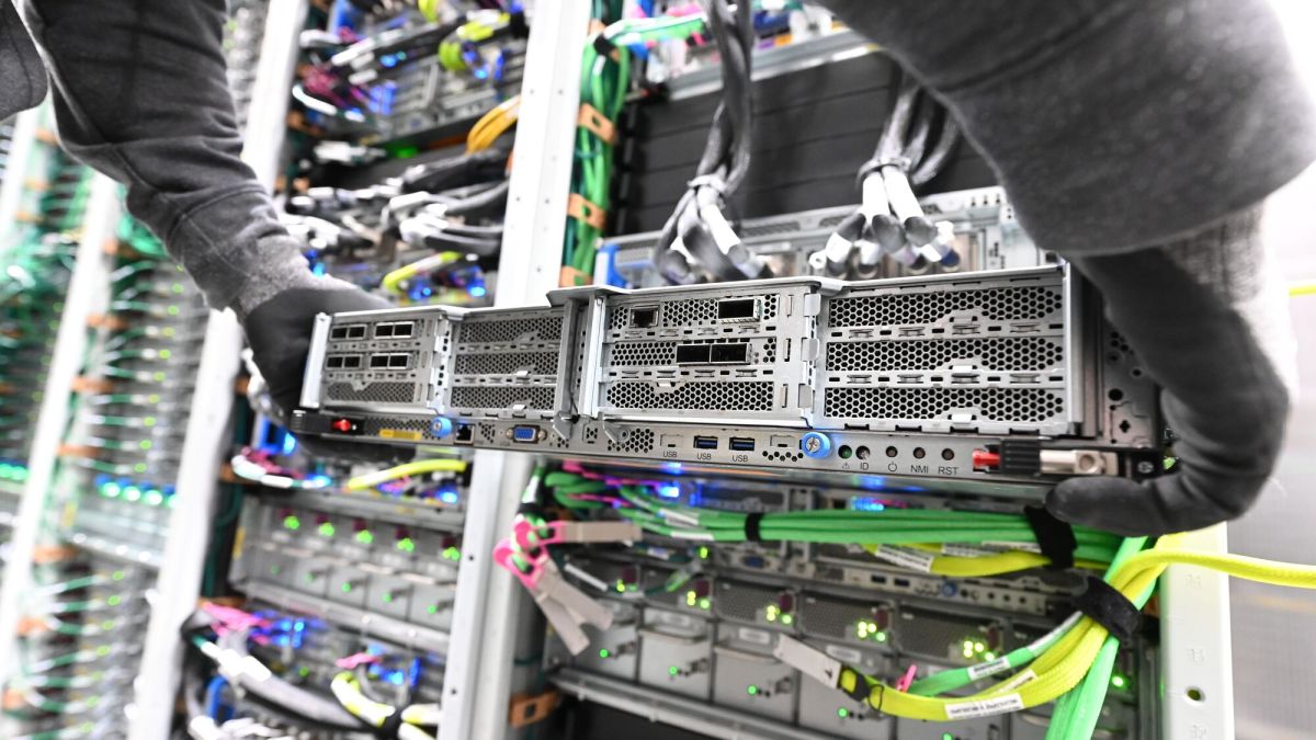 amazon-challenges-competitors-with-on-premises-nvidia-‘ai-factories’