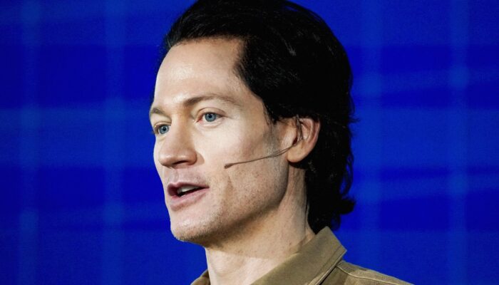 bryan-johnson-has-discovered-shrooms,-and-he-really-wants-you-to-know-it