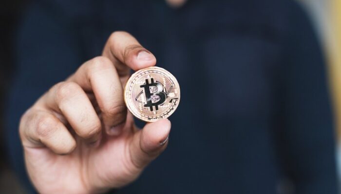 bitcoin-active-addresses-slide-as-etf-era-rewires-market-participation-—-here’s-why