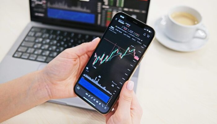 bitcoin-sees-largest-annual-exchange-drop:-over-400,000-coins-gone